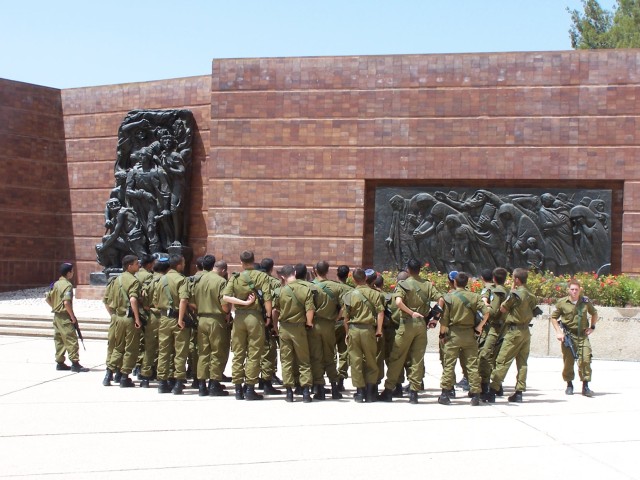Holocaust Muesum - Israelli soldiers,  considering the way it was.