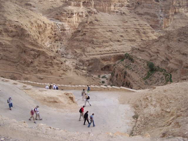 Wadi Qilt - It's a long way down