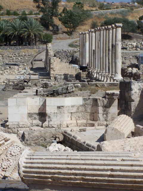 Bet She'an - columnade with toppled columns