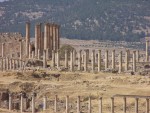 Geresa - Cardo columns with temple columns in the back